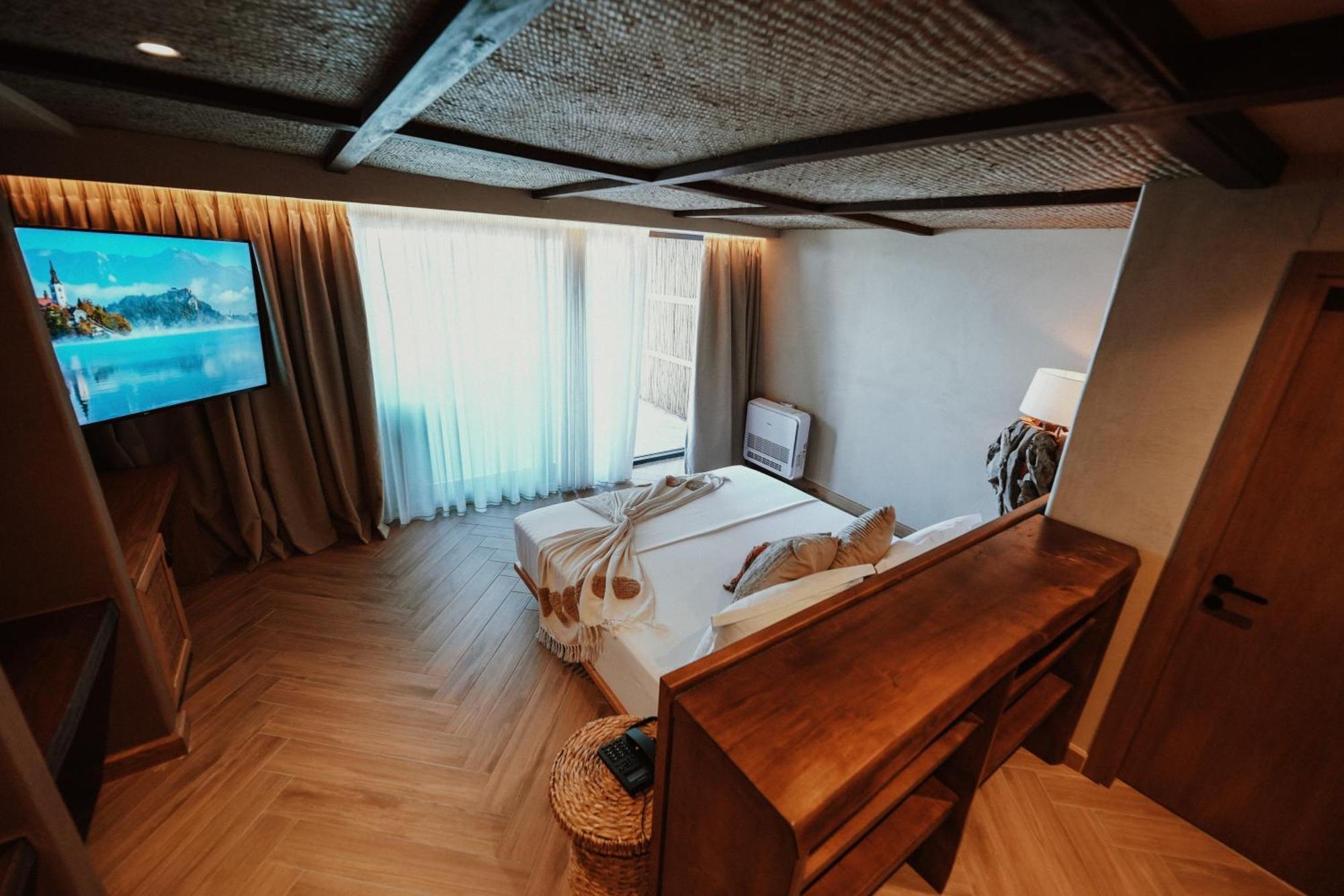 Lost Seaside Hotel Sarandë エクステリア 写真