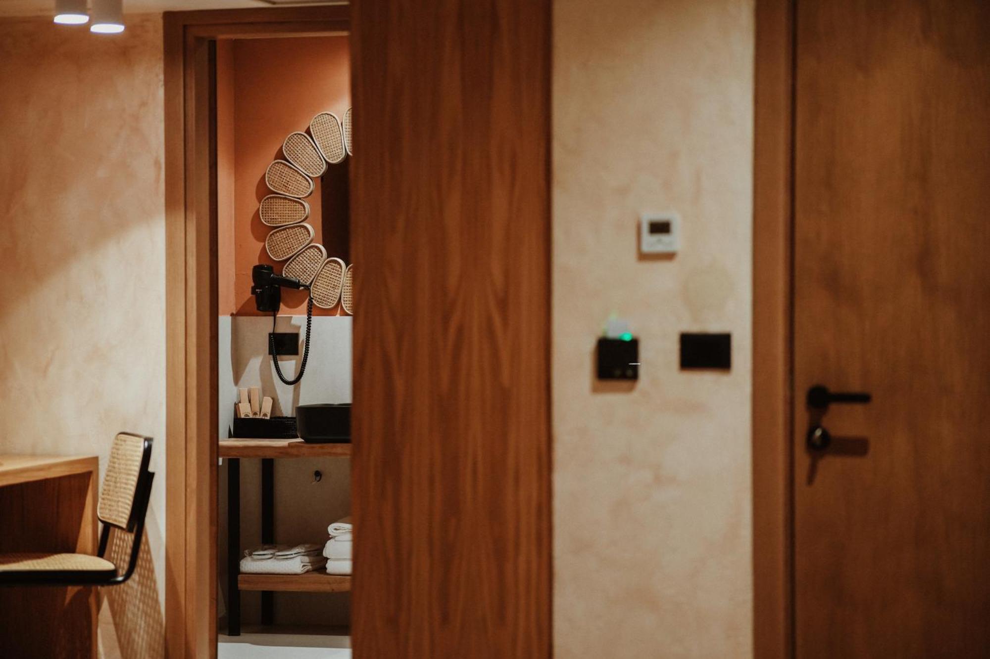 Lost Seaside Hotel Sarandë エクステリア 写真