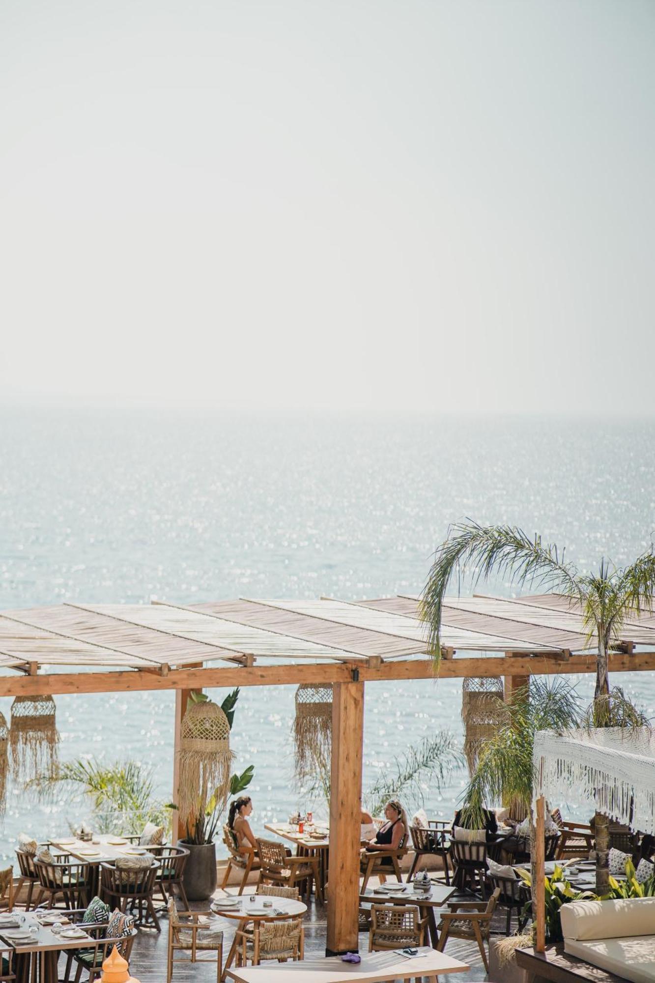 Lost Seaside Hotel Sarandë エクステリア 写真