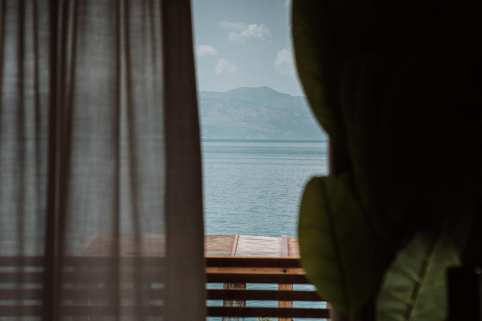 Lost Seaside Hotel Sarandë エクステリア 写真